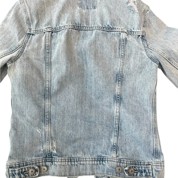 Old Navy Women’s XS Light Wash Distressed Denim Jacket – Pre-Owned Excellent - Picture 13 of 16